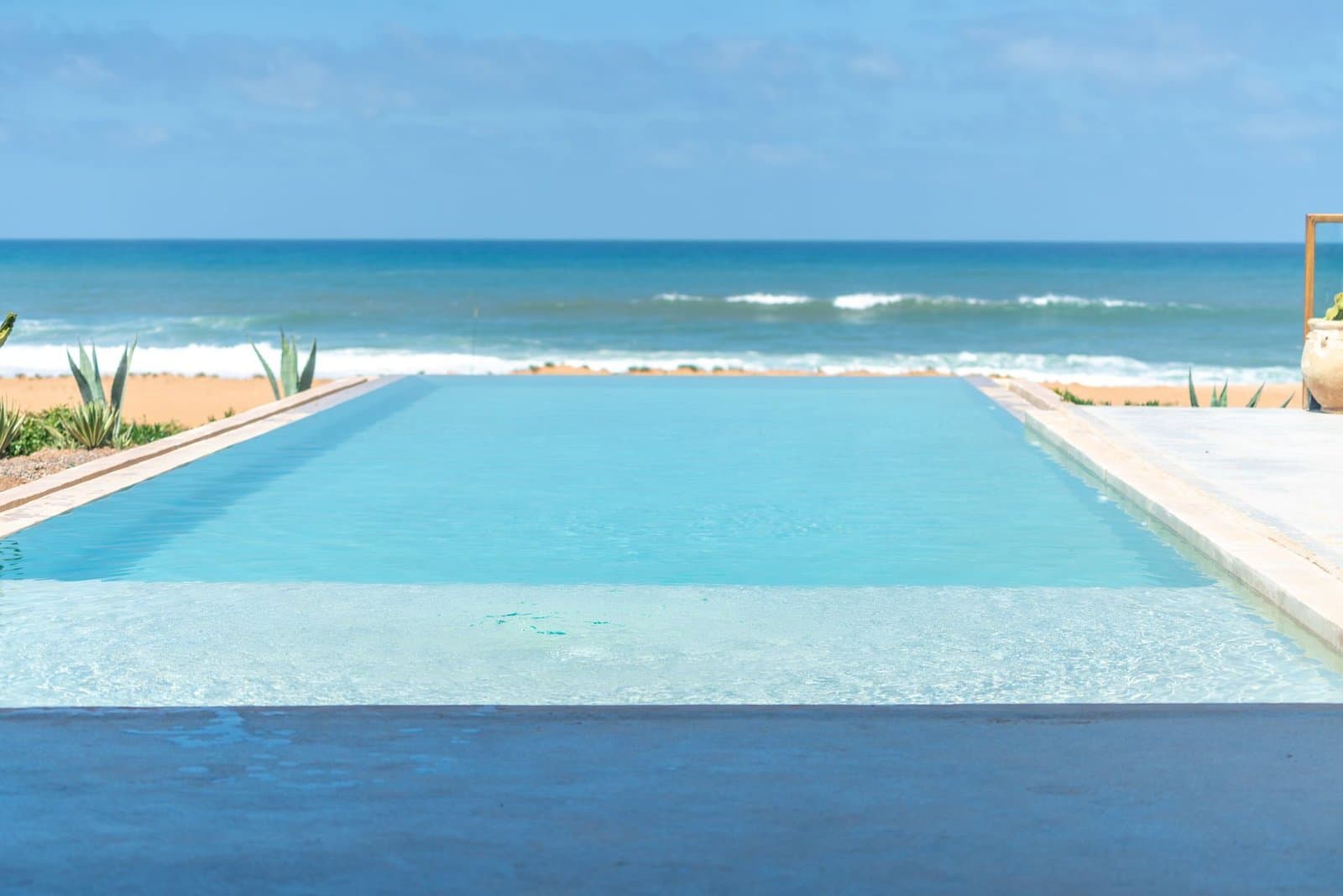 Infinity pool facing the ocean